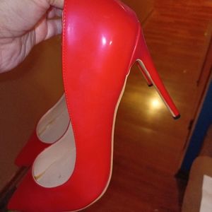 Lovirs heels